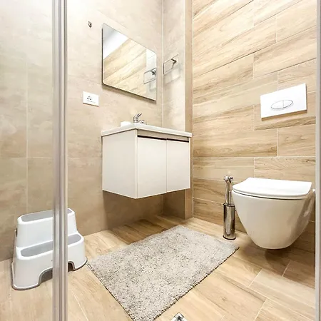 Miki Qerret Kavaje 925 Apartment