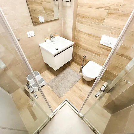 Miki Qerret Kavaje 925 Apartment