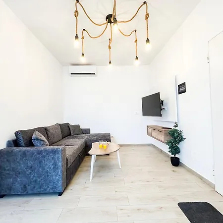 Miki Qerret Kavaje 925 Apartment *