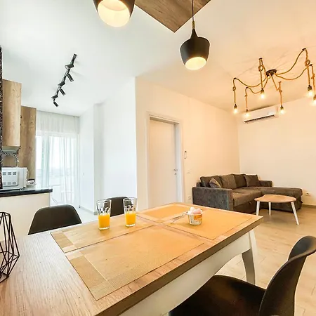 Miki Qerret Kavaje 925 Apartment *