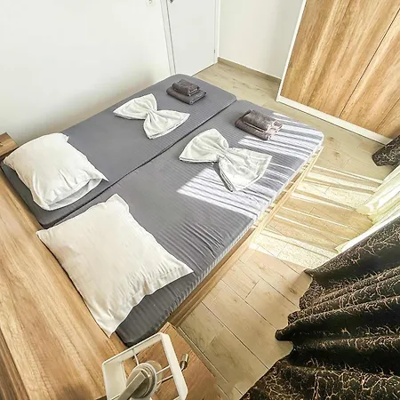 Miki Qerret Kavaje 925 Apartment Golem (Tirana)
