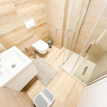 Miki Qerret Kavaje 925 Apartment Golem (Tirana)