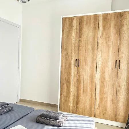 Miki Qerret Kavaje 925 Apartment