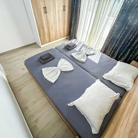 Miki Qerret Kavaje 925 Apartment